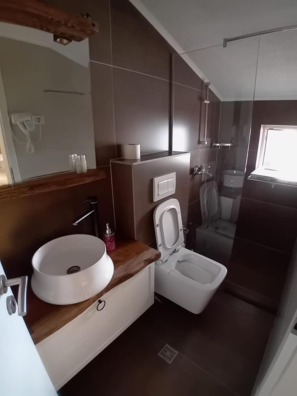Gjakova Hotel Driada מראה חיצוני תמונה