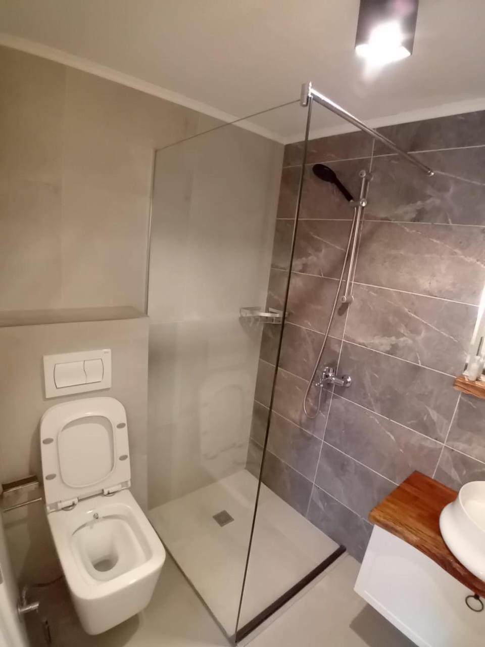 Gjakova Hotel Driada מראה חיצוני תמונה