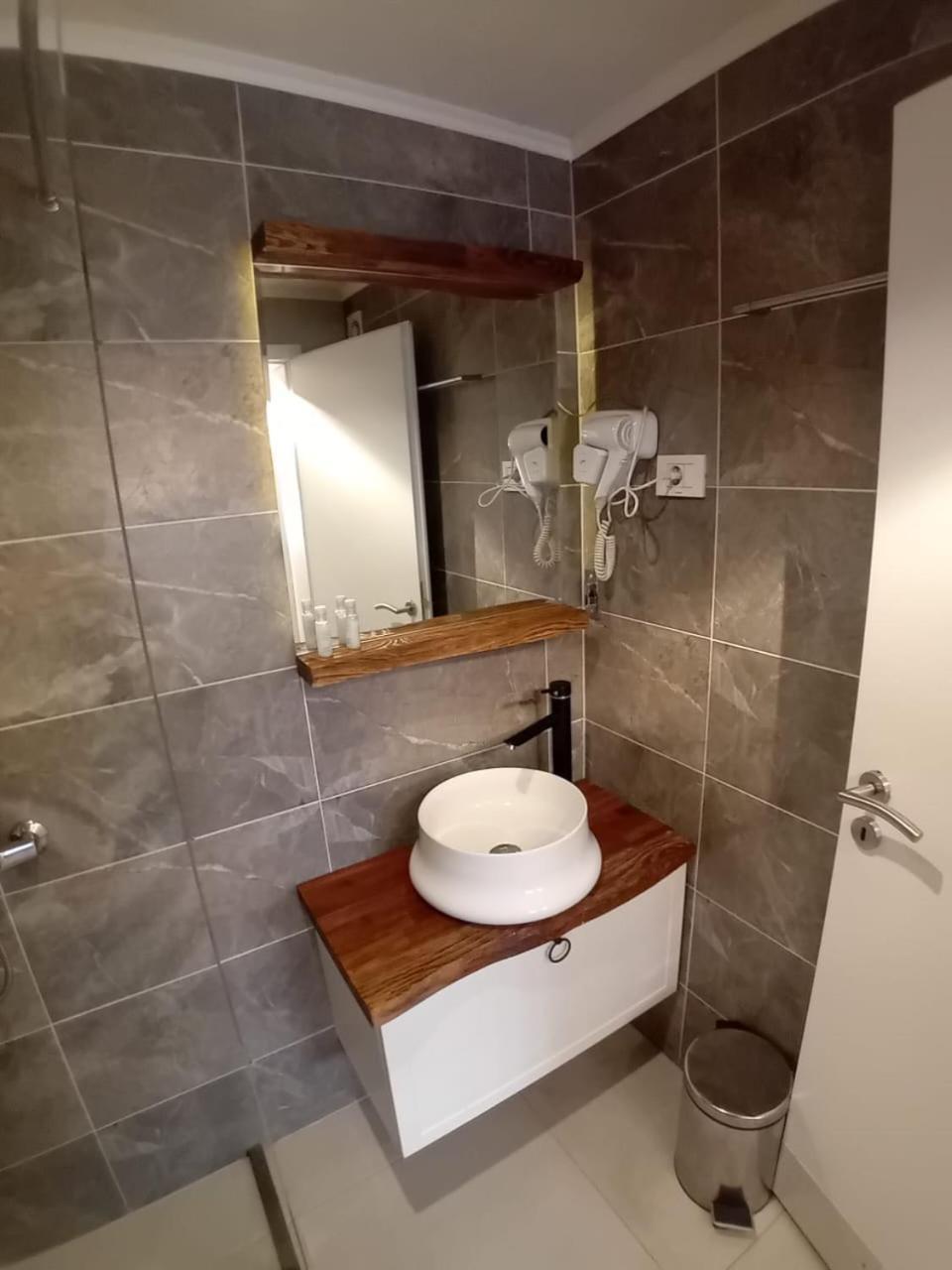 Gjakova Hotel Driada מראה חיצוני תמונה